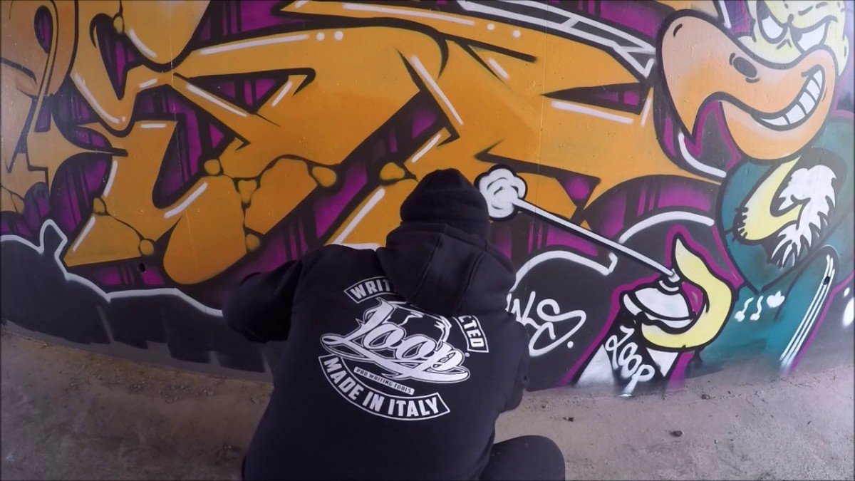 StreetsConnect's tweet photo. #Art: #Graffiti - #Ghost EA - Controlling Time - https://t.co/dGollyWDyJ #Character #EaCrew #Getup #GhostEa #GhostGraffiti #Gopro #Graff #GraffitiArt #GraffitiBombing #GraffitiCharacters #Grafflife #Grime #Handstyle #Hiphop #Loop #LoopColors #PovGraffiti #hiphop #rap #4theculture https://t.co/rwYHywl9xE