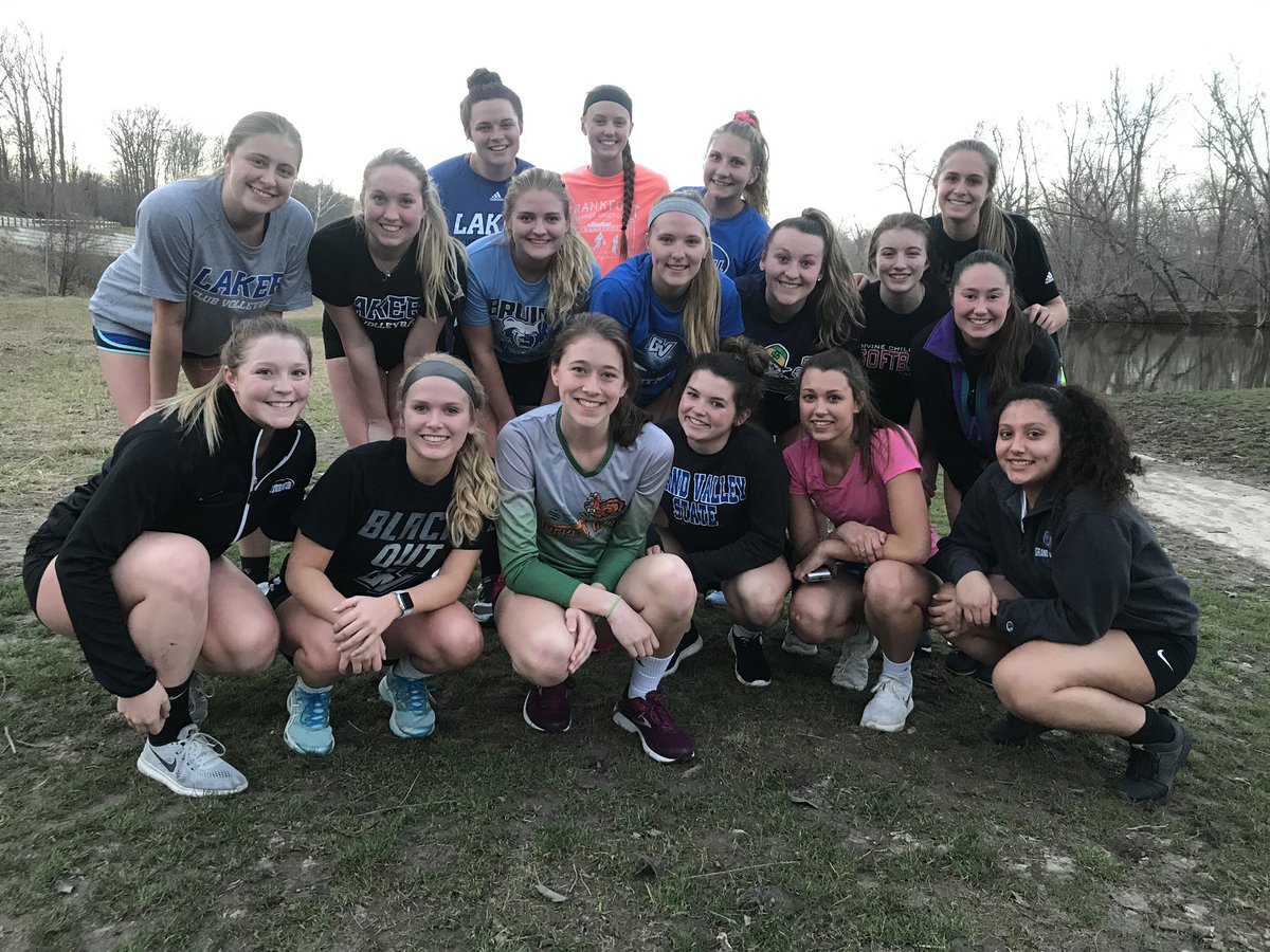 GVSU_VBclub's tweet photo. Ran a few miles in the warm weather! #PicsOrItDidntHappen #Nattys2019 #DenverBound https://t.co/Cw6gq508UP