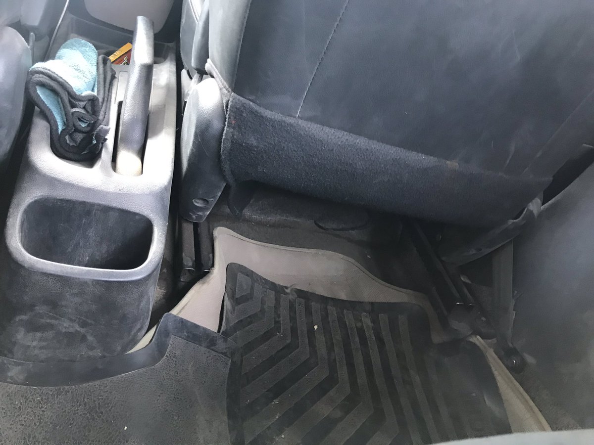 lisn10guy's tweet photo. Yet again regretting taking an #OLA really dirty cars. No car audits. Its about time customers should pay according to quality pf service received. #untidy #noAc #badride https://t.co/d6AzqqORkR