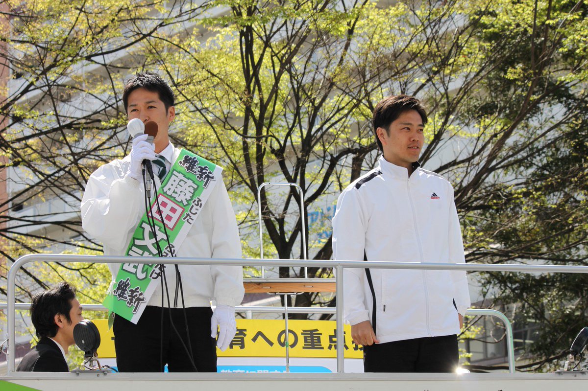osaka_ishin's tweet photo. 本日、4月9日より、衆議院議員の大阪12区（寝屋川市・大東市・四條畷市）補欠選挙が始まりました！
京阪寝屋川市駅と京阪香里園駅でそれぞれご挨拶させて頂きました。
日本維新の会公認は「藤田文武@fumi_fuji」でございます。
4月21日の投票日には「#藤田文武」をどうぞよろしくお願い致します！！ https://t.co/E4NxDRKhMR