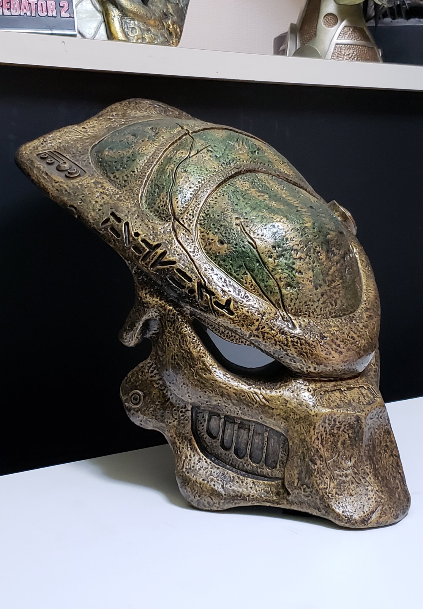 ひろ くま Pa Twitter プレデター2 のラストで登場したロストハンターの１人 ブラザー ボア プレデターのバイオマスク1 1レプリカ このマスクもまた独特なデザインで個人的には壺だ プレデターのマスクは各々個性があってどれも良い T Co