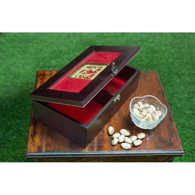 Gifting will become more stylish with this new dry fruit box that is made of fine quality wood and houses a subtle piece of Dhokra Art. 

Buy at : buff.ly/2VvoyTa

#navvi #decor #homedecor #gifting #festivities #stylish #wooden #handmade #dhokraart #fruitbox #dryfruitbox