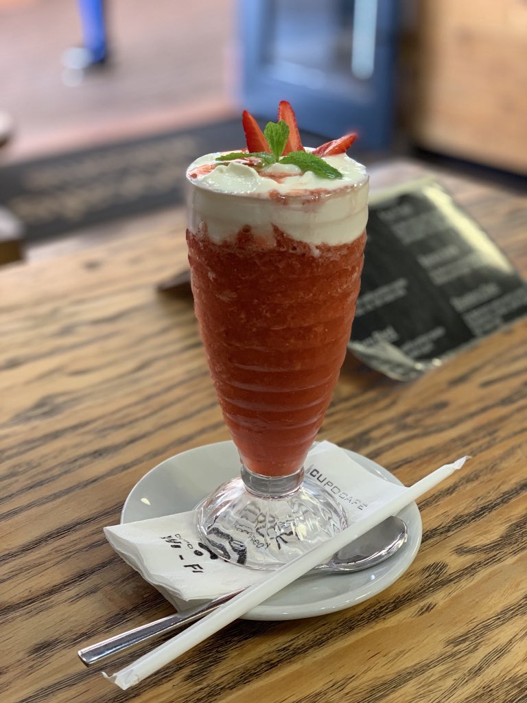 audas_vanschoor's tweet photo. Great way to wrap the #TrainingTuesday .
.
.
Thanks @cupocafe for always fueling me after my #Workout
.
.
.

#Smoothie 🍓🥤 #Healthylifestyle #Summer  #GetYours  #Drinks #Tuesday #Motivation  #Lifestyle #Healthy #Fitstop #Avsfitness #ProteinShake #AvsActive #SugarFree https://t.co/8qFczBonbr