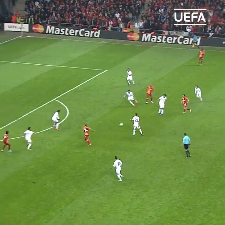 Happy 36th birthday to Wesley Sneijder, from everyone except Raphaël Varane. 

