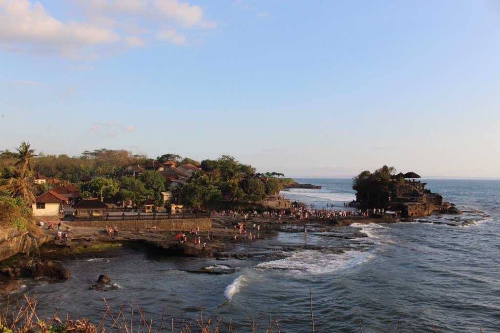 Le temple de Tanah Lot balisolo.com/2019/04/09/le-…