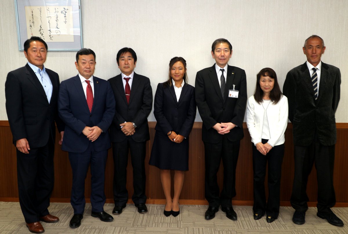 柾木 太郎 Sur Twitter 日本人初のボディーボードワールドチャンプ鈴木彩加選手 美住町在住 の市長表敬訪問が行われました 市役所モニターは彩加選手の功績を称えこの通り サーフィン協会 茅ケ崎サーフィン連盟としても嬉しい限りです ワールドチャンピオンは