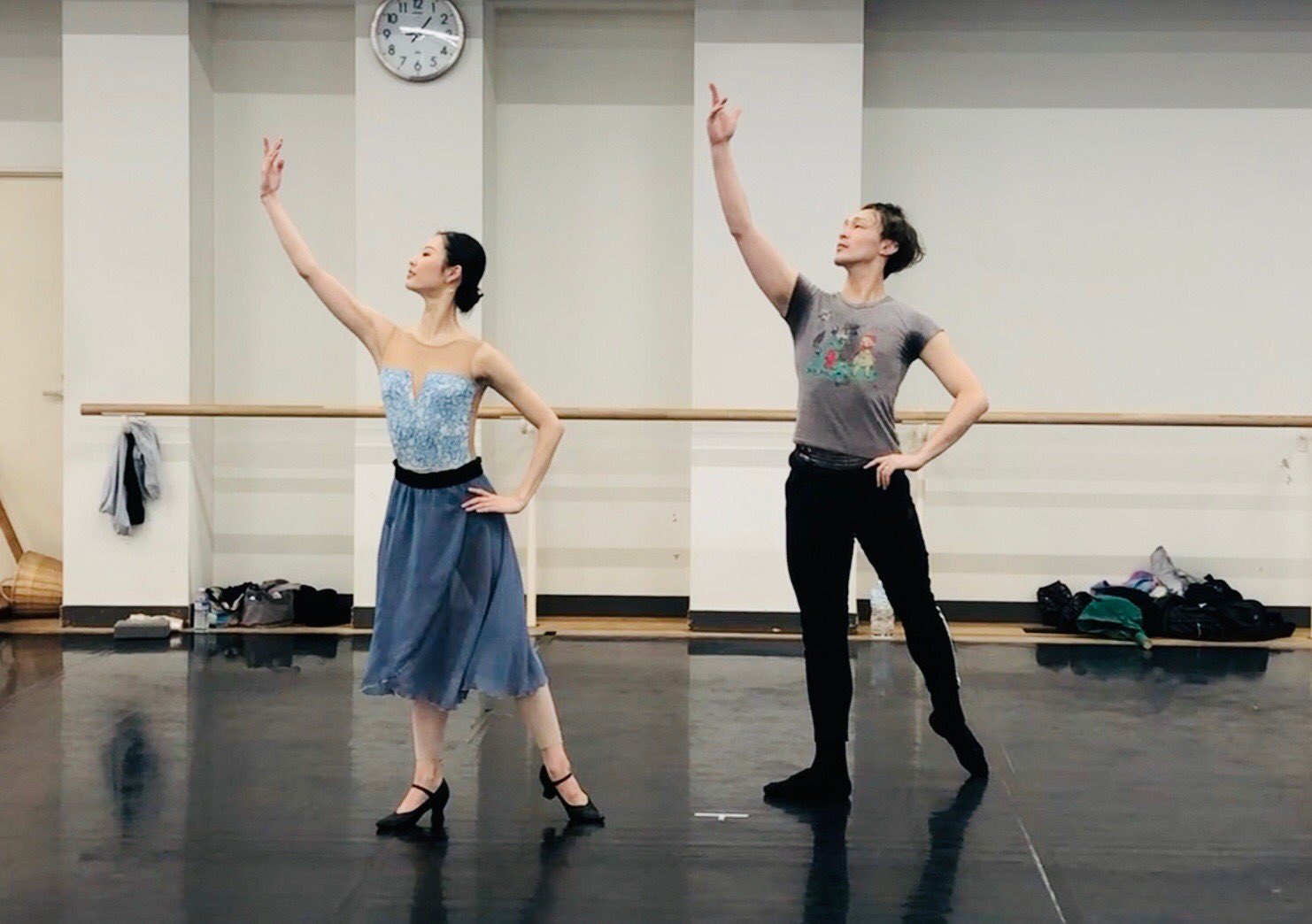 上野の森バレエホリデイ Twitterren こんばんは ホリデイダンサーズ火曜日担当の奈良春夏です 春夏と学ぶ キャラクター ダンスの世界 ブルメイステル版 白鳥の湖 より 今回は マズルカです T Co Ju3yadpz5k T Co Atkmyvpmqf Twitter