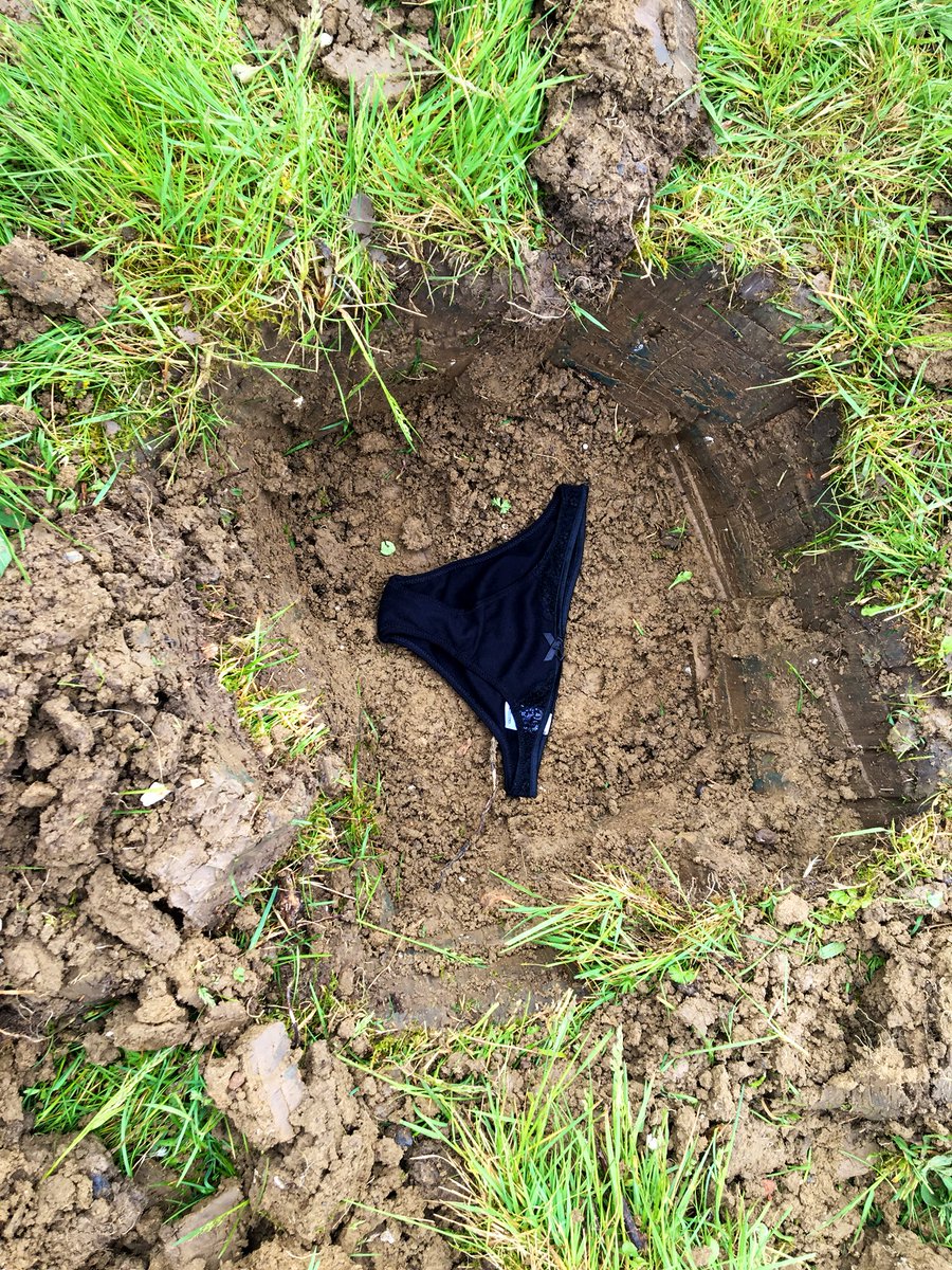 F3Perigords's tweet photo. Comment connaître la qualité d’un sol ? En enfouissant pendant plusieurs mois une petite culotte en coton bio ! #Breakslip #Dordogne @Chambagri24 #agricuture https://t.co/5Guj8iJCDV