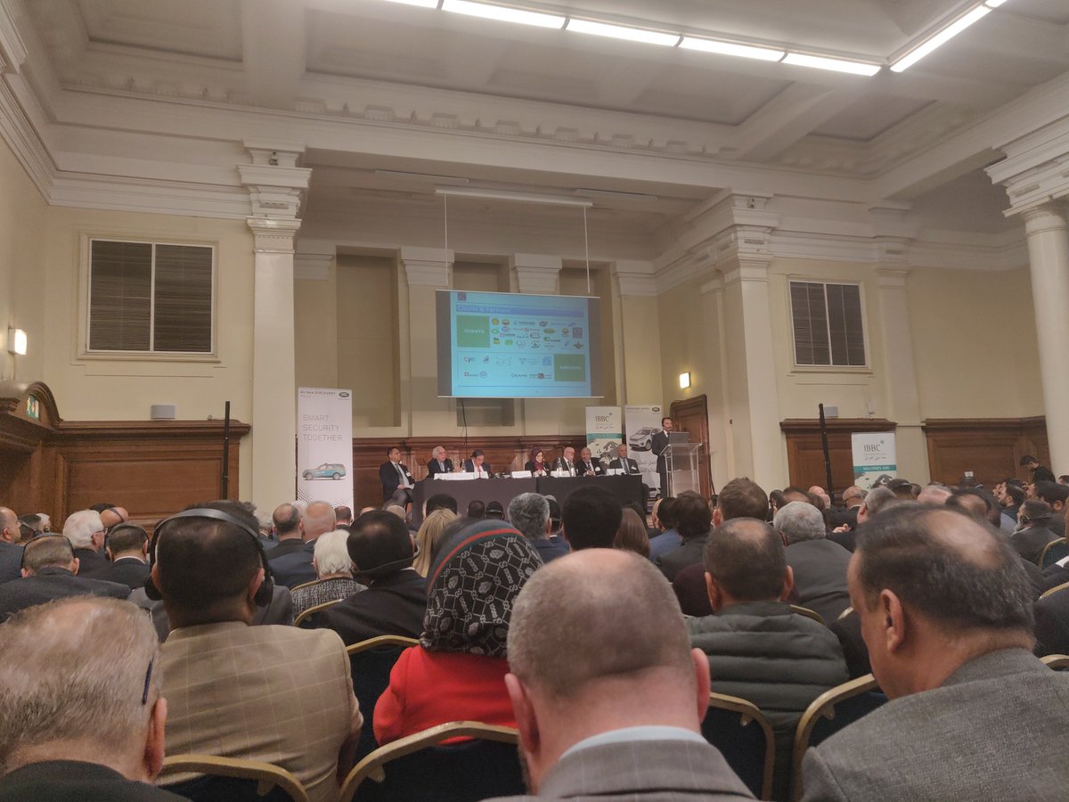 EAMEConsultants's tweet photo. Osamah Kadhum, MD of Ratba'a Contracting Co, discussing our joint activities at the @IBBC_London SME Forum #IraqBusinessForum #Iraq
#IBBCIraqBusinessForum https://t.co/x2zBZCwW41