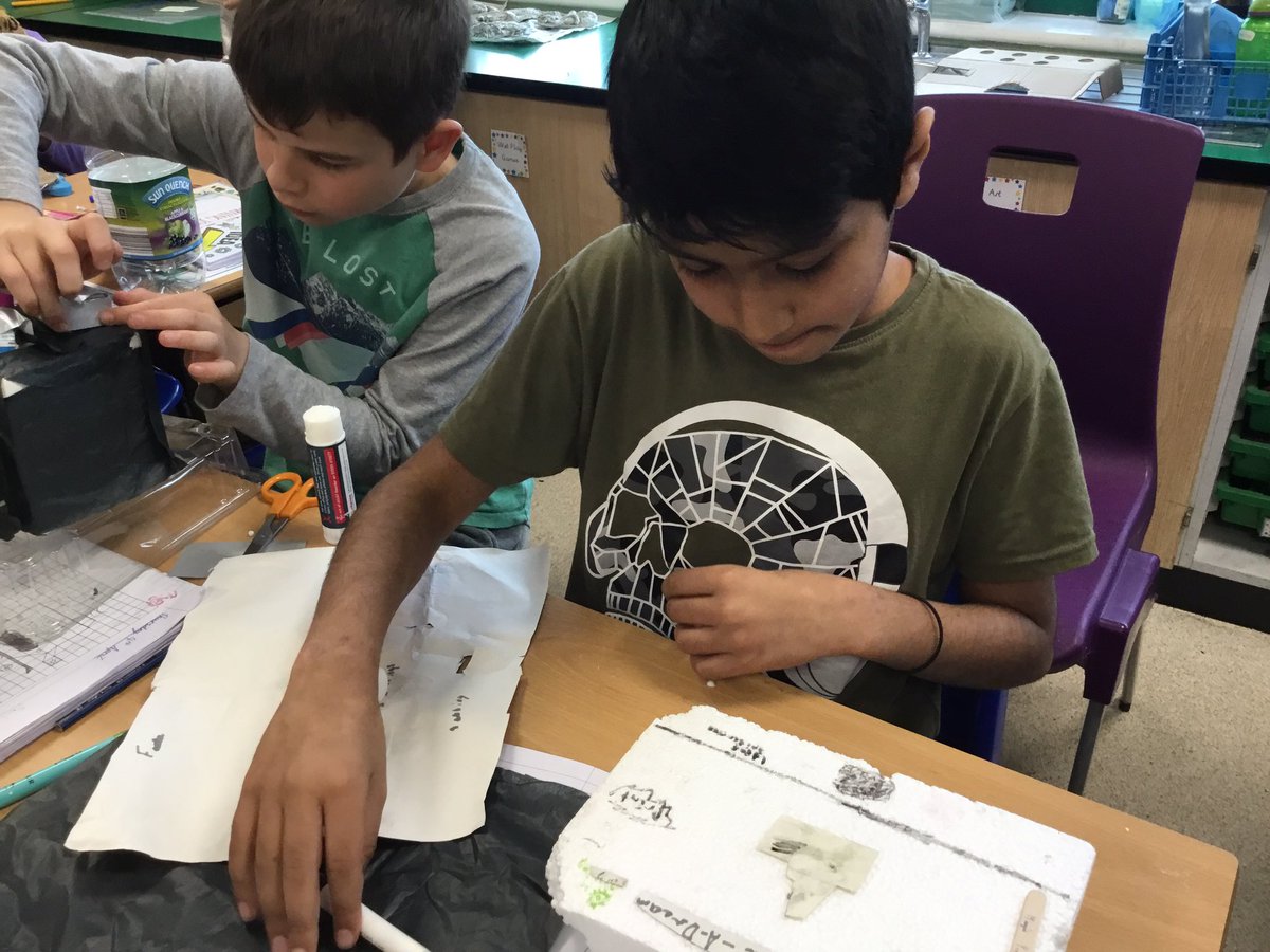 stafford_leys's tweet image. Inventors of Class 16! #developingaloveoflearning #denzelthedolphin #class16