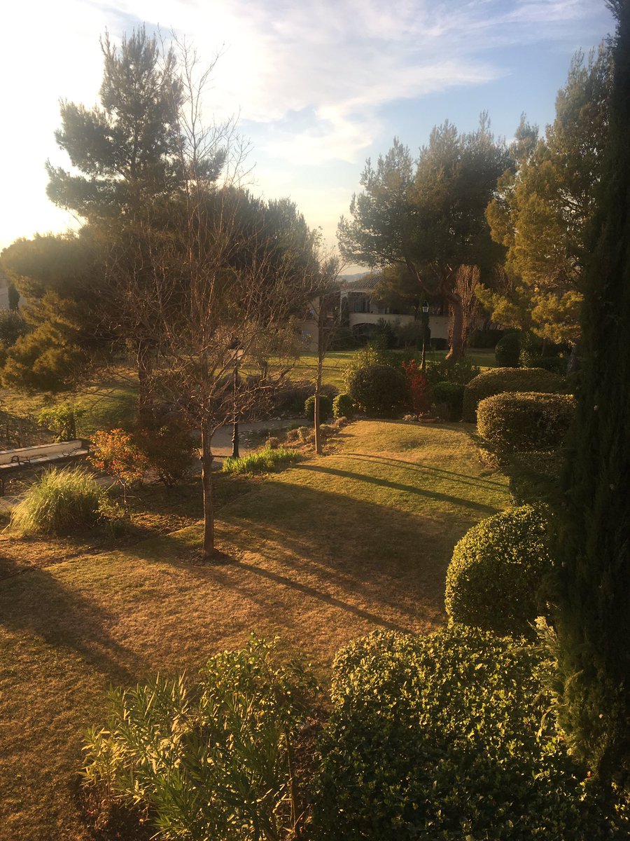 sgiannitrapani's tweet photo. Envie de soleil 🌞 et de bien être ? @pont_royal en #Provence vous attend pour de magnifiques vacances 🌿🌷et pourquoi pas devenir propriétaire de votre appartement #emplacement #patrimoine Rdv sur 👉https://t.co/9qWwW2j3ev https://t.co/hcvOHMsw9X
