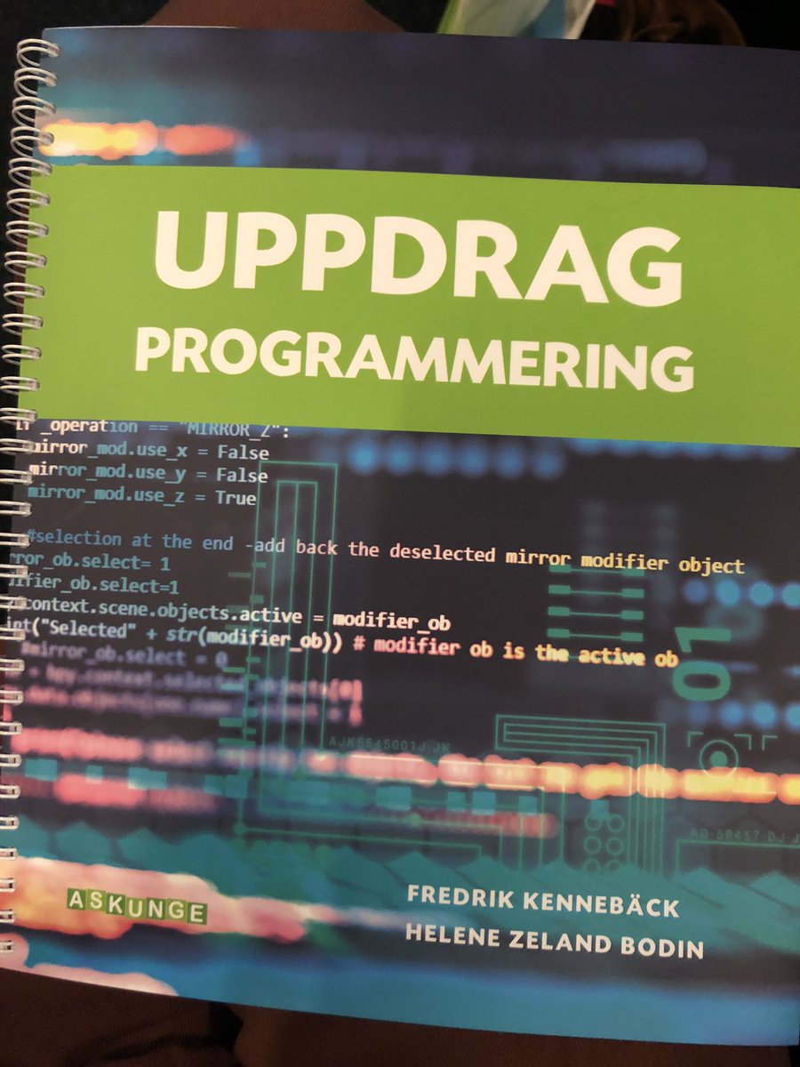 Kollegans bok i mitt knä. Hands-on, programmering som uppfyller sitt syfte, kopplad till styrdokumenten, och ser tillgängligt ut! <a href="/froken_z/">Fröken Z</a> #Solskol <a href="/SETTdagarna/">SETT (konferens)</a>