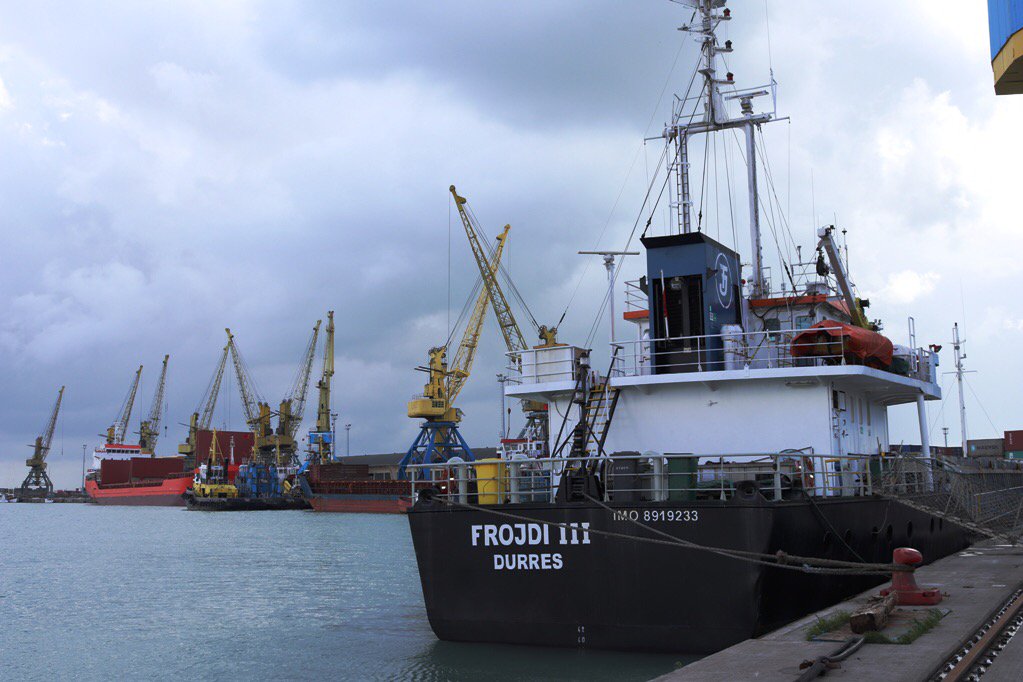 AndItalba's tweet photo. Happy Tuesday from Durazzo⛵️🌊🏖🐬⚓️🥂🌴🐚⛵️ @AndItalba #visitdurres #italbatravel #port #durazzo #durres #beach #shippingcontainerhouse #shipping_time #boat #yacht #travel #turismo #rain #nature #naturephotography #photography #photooftheday https://t.co/7kQHhxpuok