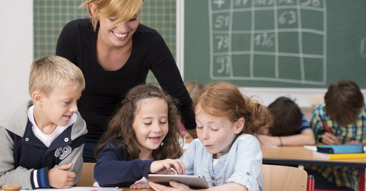 ProgrammaFuturo's tweet photo. Sei un #docente? Stai lavorando in #classe per il nuovo #concorsoPIF “Programma una Storia 2019”?
Ricorda che sarà possibile inviare gli elaborati entro il termine improrogabile del 28 aprile 2019. Tutto su https://t.co/2xvCAstkUY https://t.co/YUtHAWg3UJ