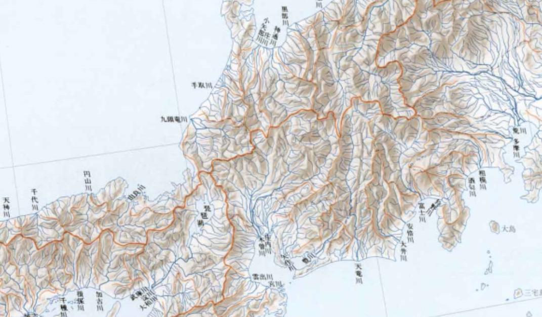 国土地理院応用地理部 降った雨はどこに流れる 分水嶺という言葉をご存知ですか 水系の境界線 分水界 となっている山稜です 太平洋へ注ぐ川 日本海へ注ぐ川 ナショナルアトラス 日本国勢地図帳 で日本列島の分水嶺を見てみましょう 水系