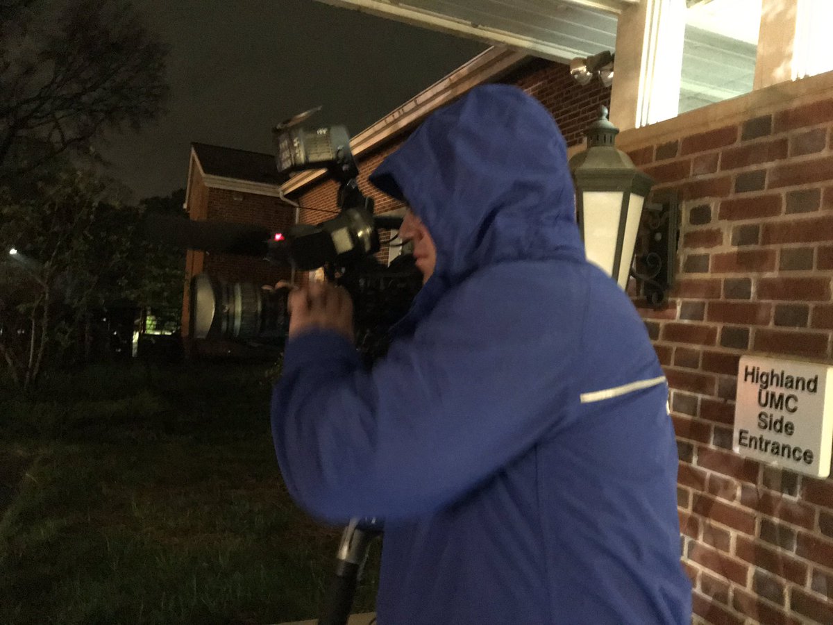 EmmyReports's tweet photo. TRAFFIC ALERT >>> Avoid Lake Boone Trail near Ridge Road — Photographer  @MarkOlexik and I are live on scene to explain why. #WRAL https://t.co/UZTueSjDdx