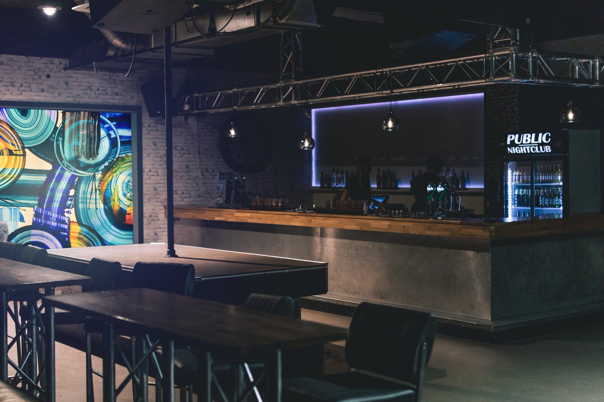 Authentic_Lumin's tweet photo. "We explore the way in which architecture, LED technology and art, influences human behavior. These three elements are an essential part of any space, and when optimised with careful consideration, define the signature identity of an interior design." #art #artist #artwork https://t.co/HseFlYeQm5