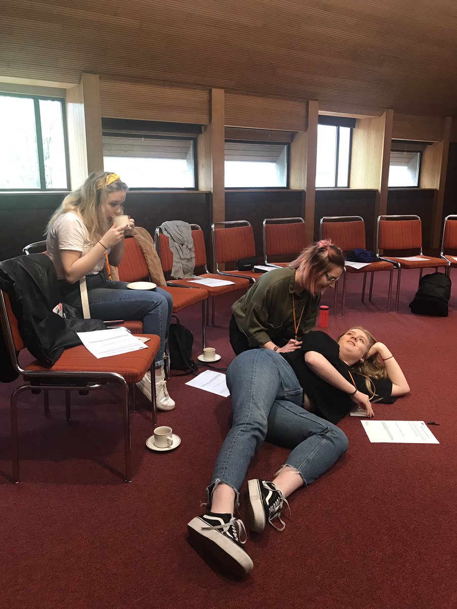 julie_raby's tweet photo. Students act out scene from As You Like It @ShakespeareYSJ @YSJLit @ShakespeareBT #weareyj who is who? https://t.co/mXGjZ0cGae