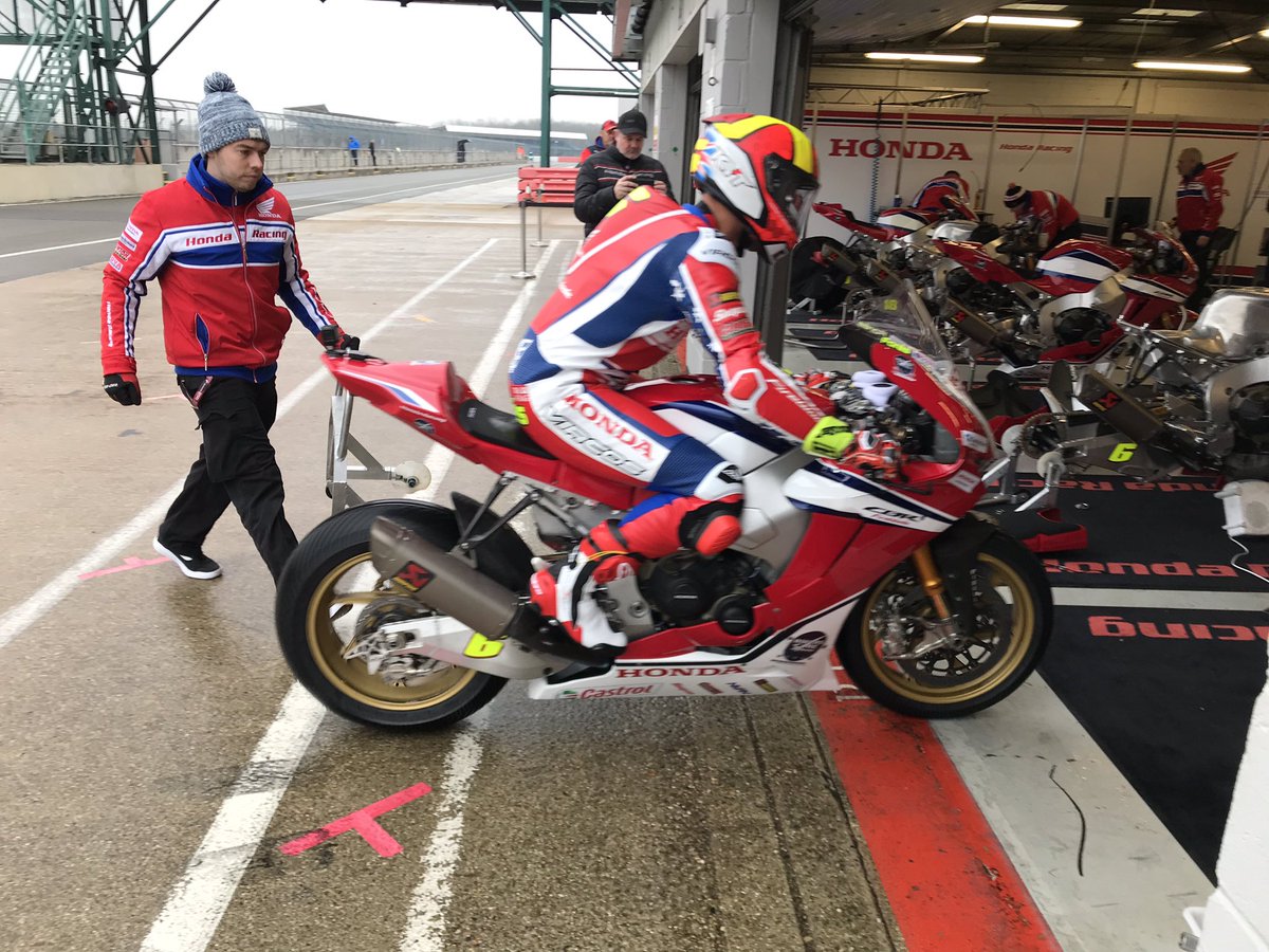 beckers1000's tweet photo. A wet run for @XaviFores https://t.co/4M1vEXSWGf