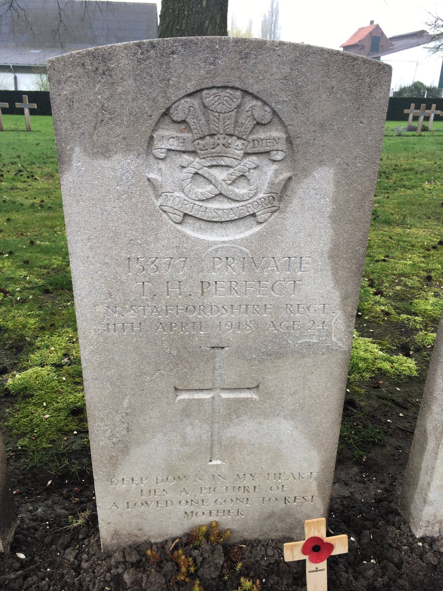 PHSHistory1's tweet photo. The official part of the tour is over but after the chocolate shop we stopped at lijssenthoek military cemetary. This was a dressing and medical station. It have a wide variety of people buried here including Chinese Corps, Germans and a nurse #PHSBattlefields2019 https://t.co/LLZ7Sb8tSk