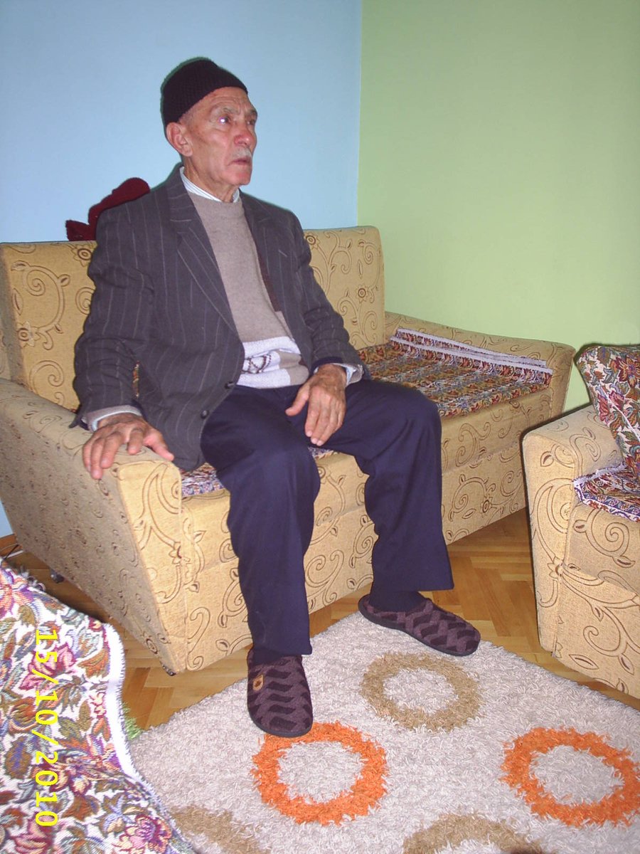 Ölümünün 2.yıl dönümünde saygı,sevgi, rahmet ve minnetle anıyorum. Allah rahmet eylesin. Mekanı cennet olsun.