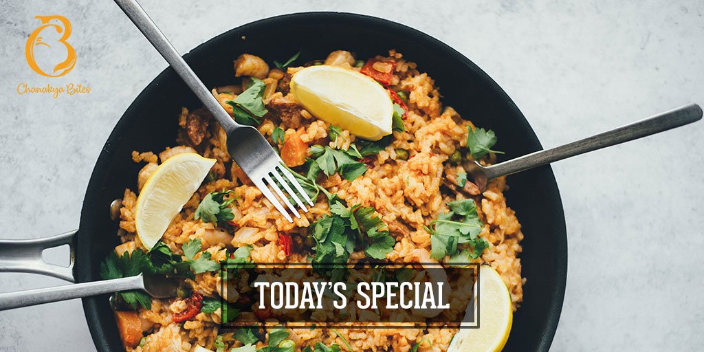 Today's Special Veg Fried Rice😋 #vegfriedrice #friedrice #rice #recipefortheday #vegeterian #happytuesday #indian #foodie #foodblogger #tasty #delicious #tastyfoods #indianfood #streetfoodlover #foodtruck #foodtruckindia #chanakyabites #chanakyafoodtruck #chanakyafoodlucknow