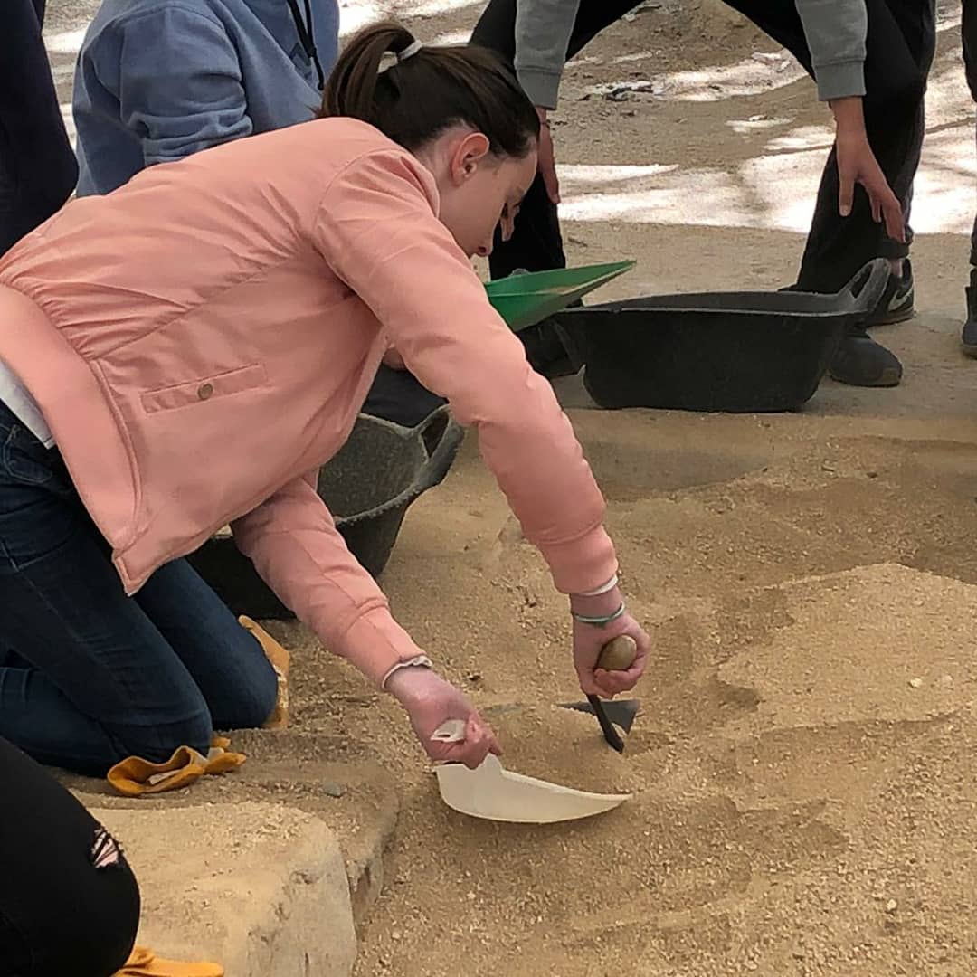 PadreDamianSSCC's tweet photo. Com treballen els arqueòlegs 🔦? Com és la cultura egípcia 🏺📜🧺? #1resopd troba la resposta a aquestes❓al Campus Arqueològic del @Museu_Egipci i comencen així el projecte d'arqueologia 📝🔍⏳#projectespd #vivimlahistoria #sortimdelaula #aprenentatgesignificatiu https://t.co/tf27Wcxs2w