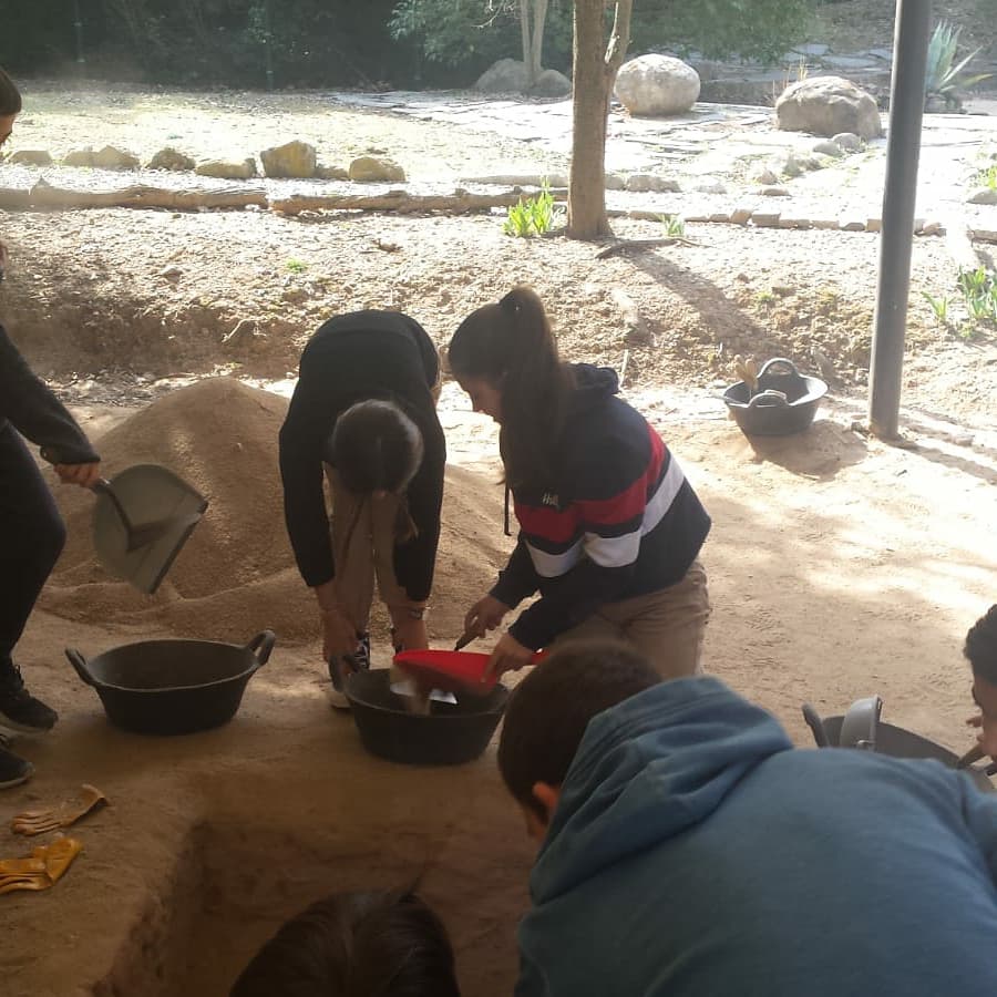 PadreDamianSSCC's tweet photo. Com treballen els arqueòlegs 🔦? Com és la cultura egípcia 🏺📜🧺? #1resopd troba la resposta a aquestes❓al Campus Arqueològic del @Museu_Egipci i comencen així el projecte d'arqueologia 📝🔍⏳#projectespd #vivimlahistoria #sortimdelaula #aprenentatgesignificatiu https://t.co/tf27Wcxs2w