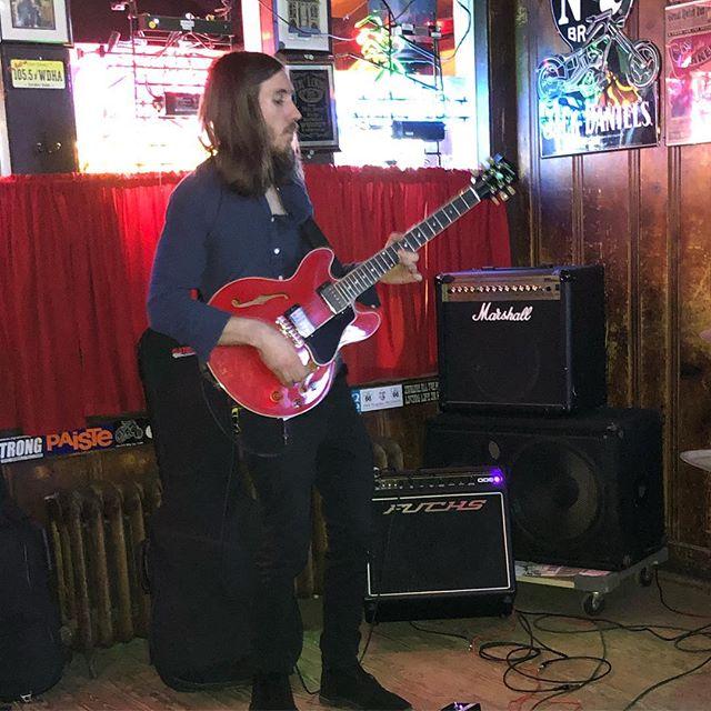 FuchsAudio's tweet image. @seanronanguitar Waking the neighbors at The Great Notch Inn in NJ ! Jersey made, Jersey played... #Fuchsaudio 
#fuchsaudiotech
#futone 
#greattone 
#madeinusa 
#tubeamps 
#jerseymade
#plushfxpedals 
#tubeampsrock
#tubeamprepair 
#boutiqueamps 
#thegearp… bit.ly/2G3Te7x