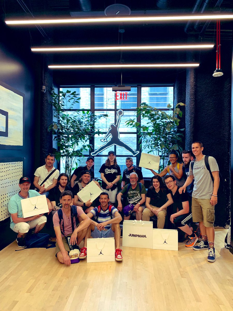 Coast2Coastasso's tweet photo. 🏀 🇺🇸 LOS ANGELES DAY 4 🇺🇸 🏀
Visite du #CityHall avec une vue imprenable sur le centre ville puis longue balade dans le #ArtDistrict 🎨 et #LittleTokyo 🌸
Après-midi shopping sur #Broadway et shootaround au #JordanStore 🐐🏀
#LosAngeles #NBA #California #USA https://t.co/WBB8V6ZeKp
