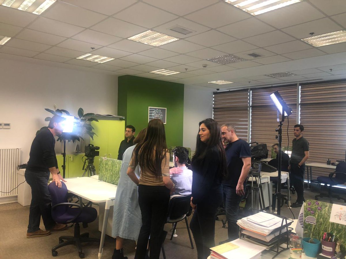 Dünən Barama Mərkəzi Azərbaycan Televiziyasının (AzTv) nümayəndələrini qəbul etdi. 
Görüş zamanı İnkubasiya mərkəzindəki DataForest, XLRibbon və Wexplain startup-larının üzvləri öz starupları haqqında geniş məlumatlar verdilər.
#Barama #Azercell #PASHABank