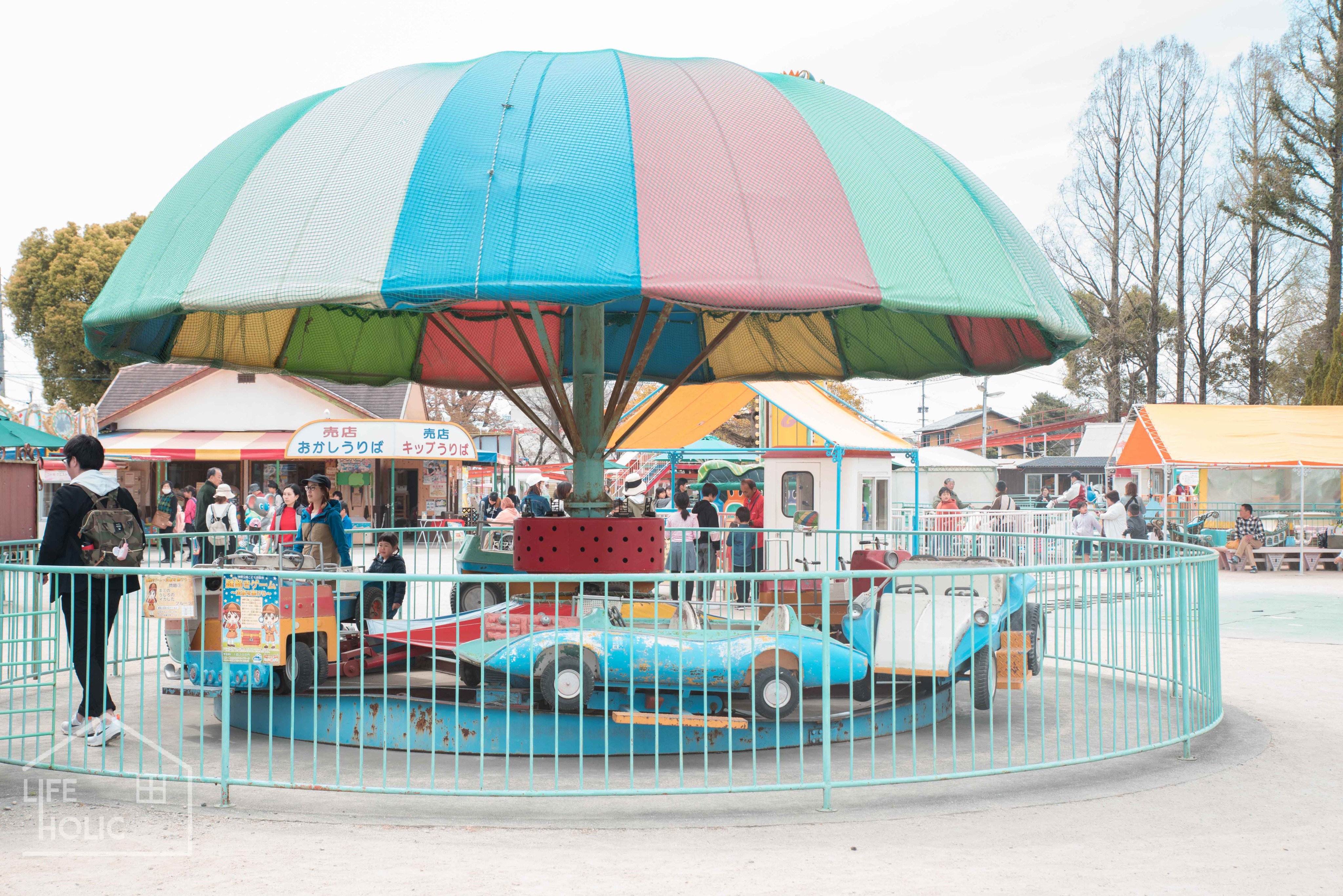 Reco Twitterissa 佐賀のこども遊園地 ポニーがジェットコースターの真下をのんびり闊歩してるのがなんともツボ 入園無料で雰囲気レトロで広すぎないのが良い 1000円ちょっとでslとメリーゴーランドもジェットコースターも楽しめました 佐賀 神野公園こども