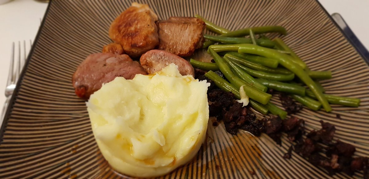GloriouslyGood's tweet photo. Gorgeous @FLORATEA @FLORATEA_UK tea and dinner last night

Dinner was roast pork loin with creamy truffle mash and green beans. #yum https://t.co/RhG6P2uEPJ