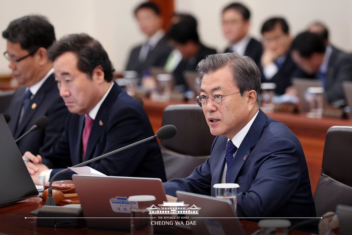 TheBlueHouseKR's tweet photo. 문재인 대통령은 오늘 제14회 국무회의를 주재했습니다. 오늘 회의에서 대통령은 김연철 통일부 장관, 문성혁 해양수산부 장관 등 5명의 신임 장관이 참석했으며, 대통령은 임시정부 수립 100주년 의미와 강원도 산불 대처에 대한 평가 및 향후 대책 마련을 언급했습니다. https://t.co/7gVtcLLQm3 https://t.co/aFQxiHWAo3