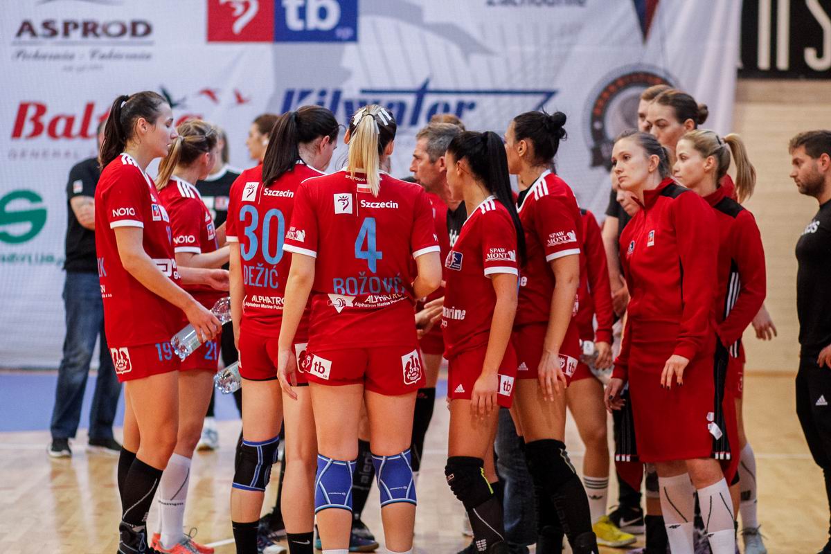 SPR_Pogon's tweet photo. 🚌 Dziewczyny już o 7:00 wyruszyły do Lublina 😅, gdzie jutro o 18:00 zmierzą się z aktualnymi 🔝 Mistrzyniami Polski, 👀 mecz ten będziecie mogli obejrzeć na żywo na youtube: https://t.co/HRaqKbBPyV 📺 https://t.co/b3iYSICnZb