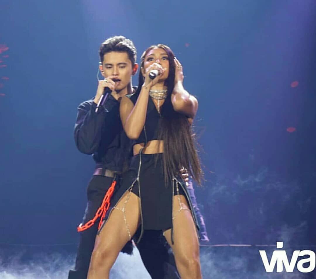 REIDersOfficial's tweet photo. About last night! Our ultimate crush james wearing a custom #MCSCL denim jumpsuit for #TheCr3w live in concert with nadine π₯ Thank you bangpineda and danilodecastrojr for the trust β€ β
π· jerrickmacasocol https://t.co/w6VNWkHmc8