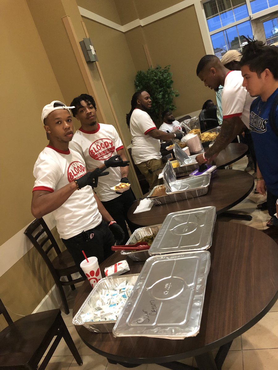 BloodyBBNupes's tweet photo. #BetaBetaWeek Started Of Great With Nupes And Nachos As We Watch The NCAA National Championship With The Student Body!
S/O To SPRING 19 https://t.co/Au1C43nZZI