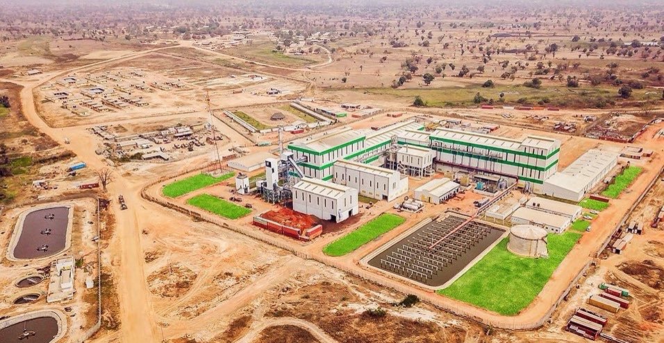 OvieAli's tweet photo. Nigeria is among the biggest producers of sugarcane, yet still spend about N100 billion on imported sugar,mainly from India. To support Buhari's Produce-In-Nigeria movement,the Indians invested N50 Billion in a sugar plant and farms,that will create 10,000 jobs in full capacity. https://t.co/6YSnzfNBtd