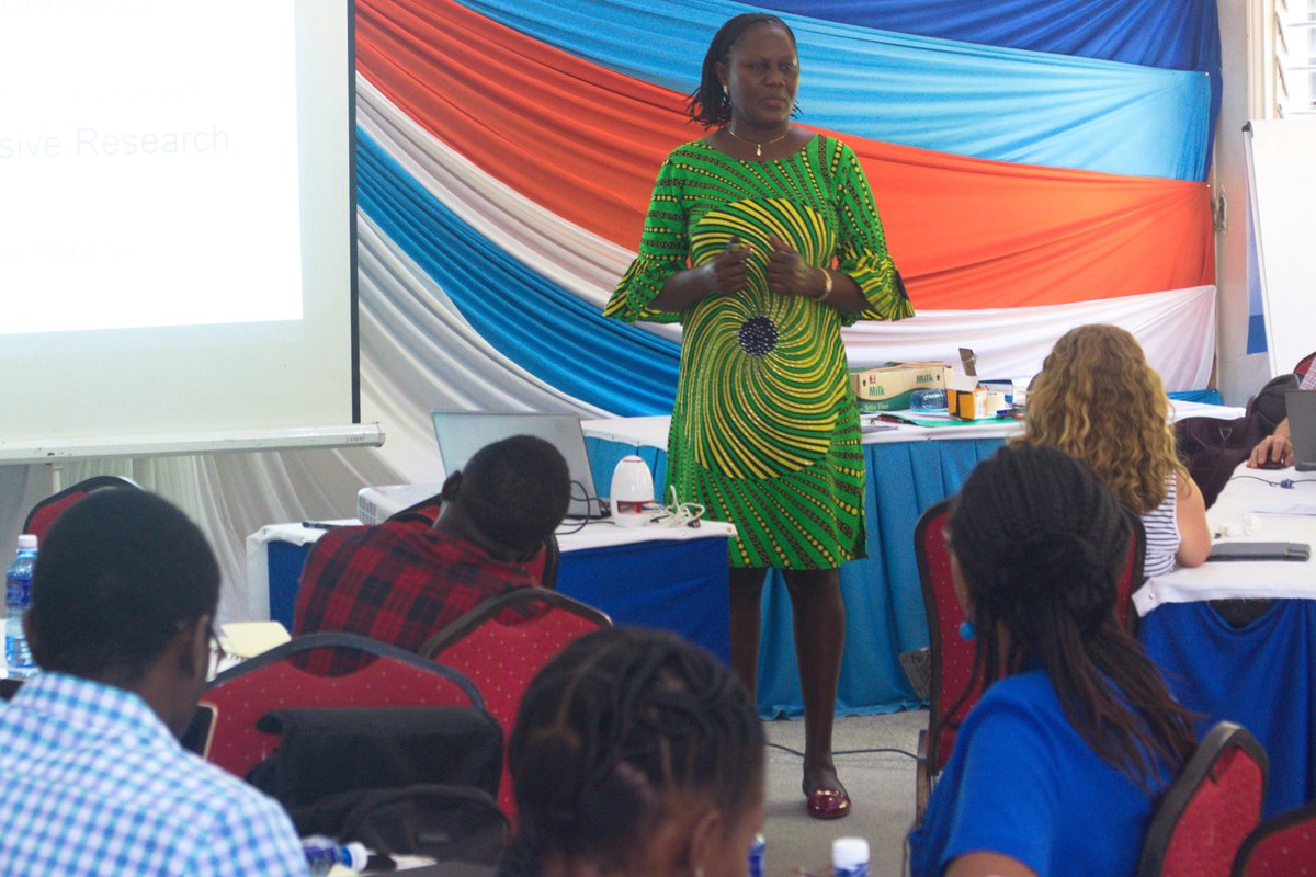 afriplantsci's tweet photo. Dr Monica Kapiriri inspires and educates all with her storytelling containing a deep message of gender responsive research! #AfriPlantSci19 #AfriPlantHealth19 @Pwaniuni @PUBReC_Lab @PU_Kilifi @JohnInnesCentre https://t.co/ekeJQ3HVwX