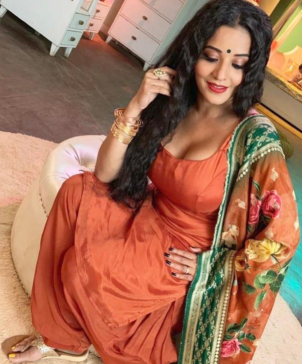 BhojpuriMagic's tweet photo. हॉट मोनालिसा के हई अंदाज कईसन लागल कमेन्ट करके बताई जा। ♨️♨️♨️ https://t.co/JxkimpfyHS