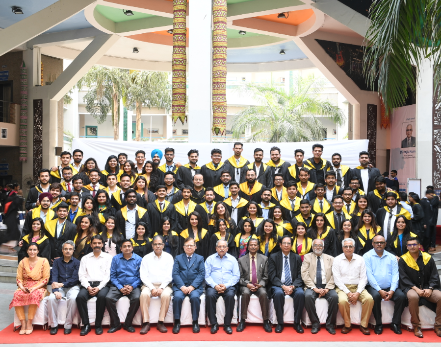 BIMTECHNoida's tweet photo. Glimpses of the Group Photographs of Diploma Awardees during the recently held Convocation 2019.
#BIMTECHConvocation #Convocation2019 https://t.co/e3jSrtAoy6