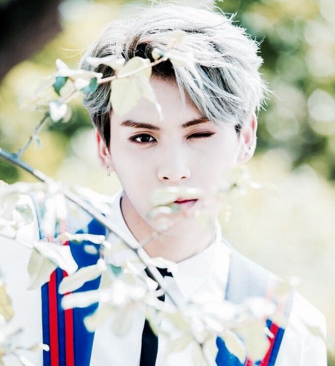 lifeofmarshyy's tweet photo. I will be the gladdest thing under the sun! I will touch a hundred flowers and not pick one. 💐🥀

#SF9
#TAEYANG
#FantasySelcaDay 
@SF9official @SF9_FANCLUB @SF9_official_jp @SF9Singapore @SF9INPARIS https://t.co/CkvtxA2aO5