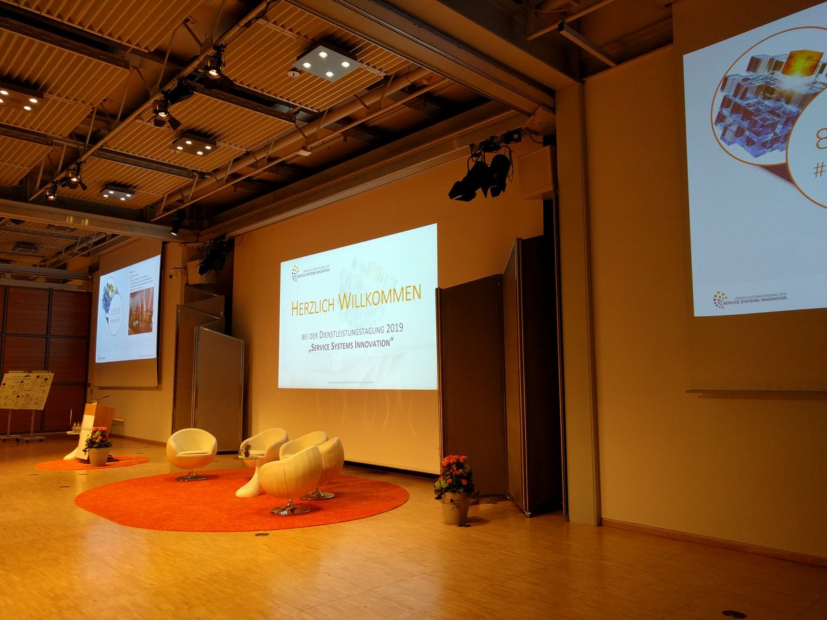 SsiService's tweet photo. Gleich geht es los mit dem zweiten Tag der Dienstleistungstagung 2019. Was ein Innovationsquartier ist, werden Sie in Kürze im Vortrag von @garage33_pb erfahren. #ssiservice #digitalisierung #startup #innovation https://t.co/ILGpNDiEmq