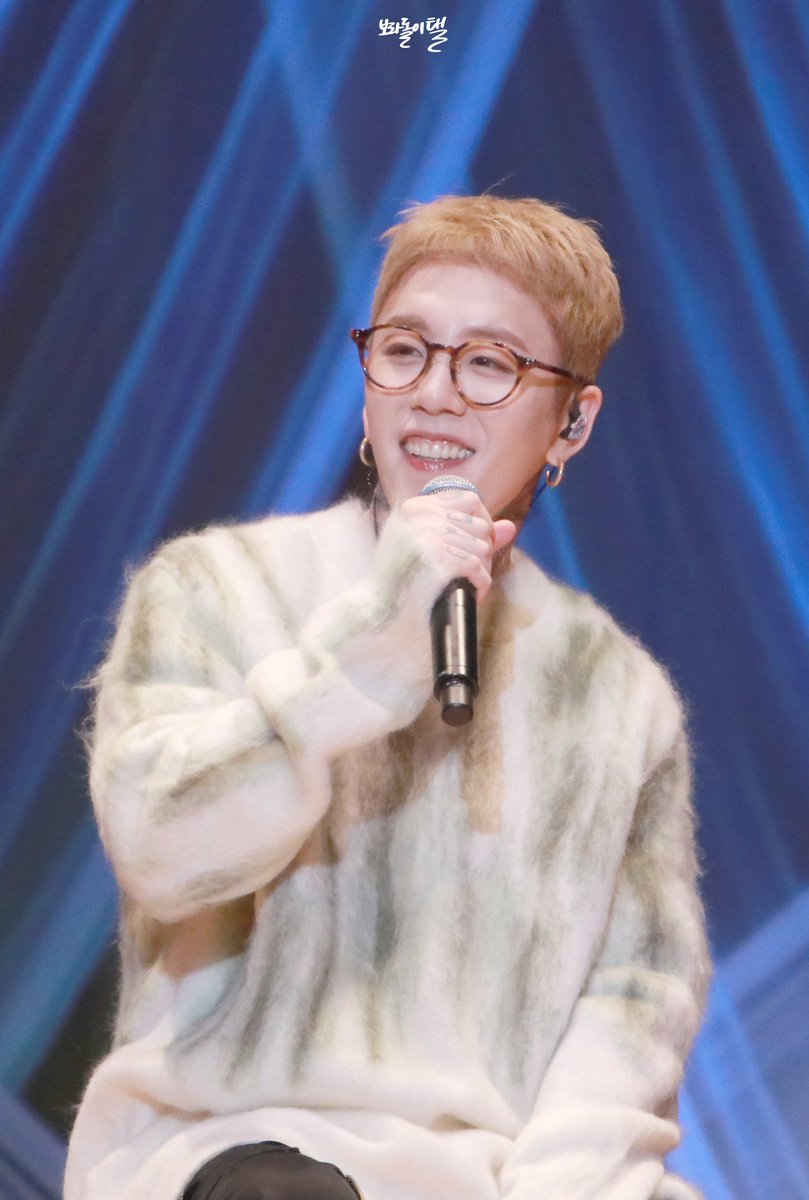 Boradoritaeil's tweet photo. 190404 TALE20 in JAPAN💜
@BB_taeil
두리번 두리번 눈치보는 오빠😆😆
뭘 해도 다 좋은걸🥰💕
#블락비 #BLOCKB #TAEIL #태일 #テイル #햄스터맨 #TALE20 https://t.co/uTu5wstX8B