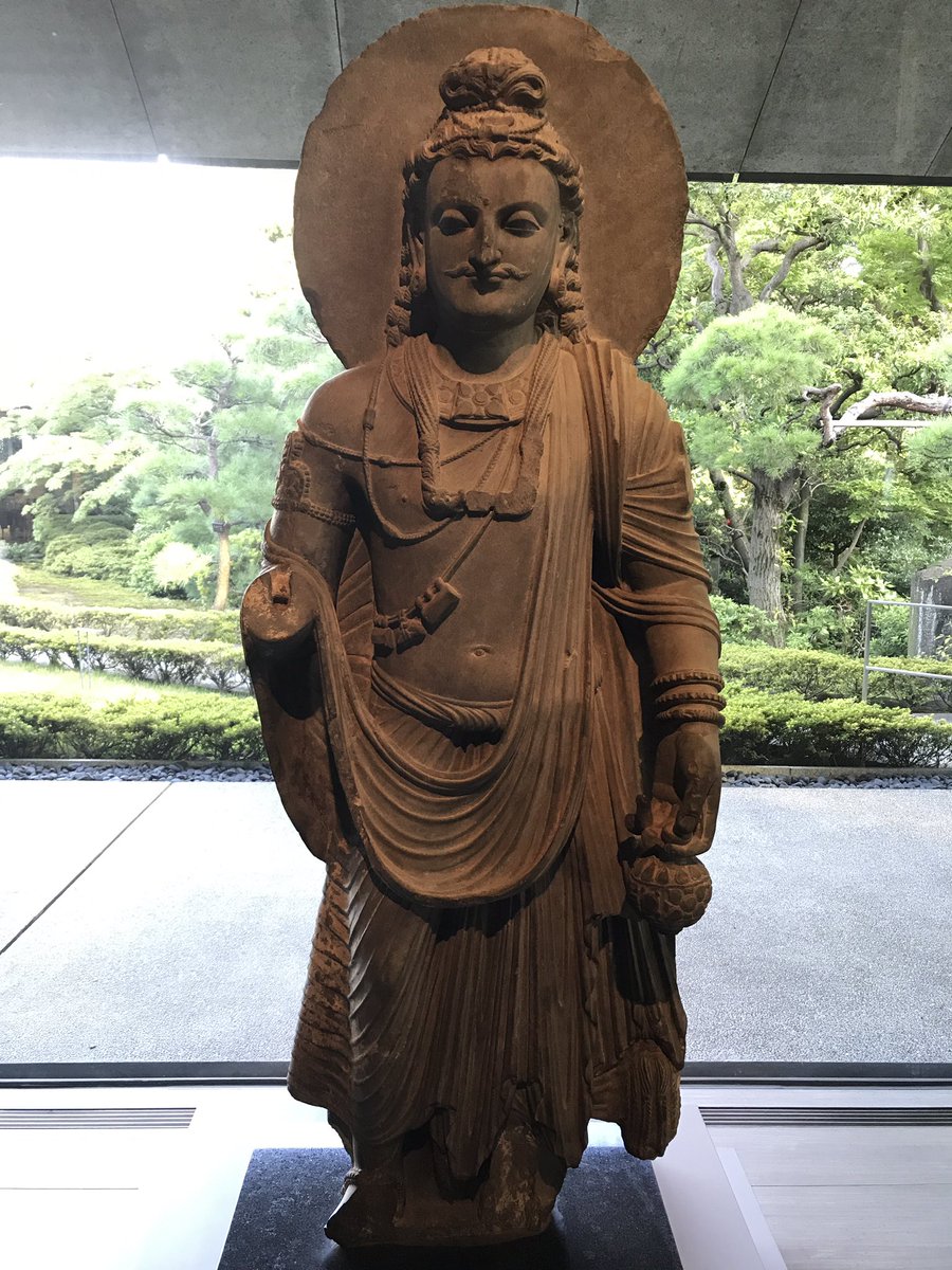 根津美術館は古代中国の青銅器を
常設展示してるし
広い庭園もあるのでおぬぬめ
この美形さまもおわしますし… 