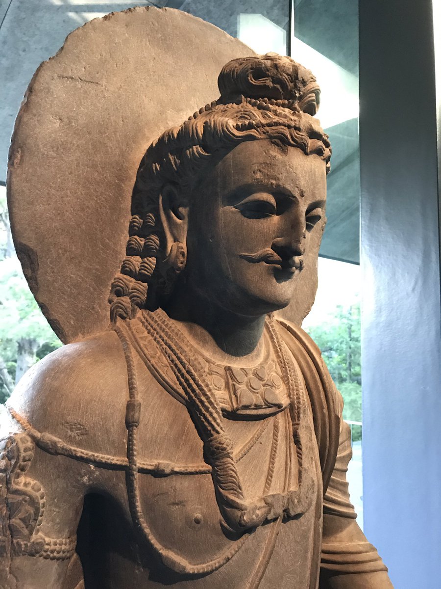 根津美術館は古代中国の青銅器を
常設展示してるし
広い庭園もあるのでおぬぬめ
この美形さまもおわしますし… 