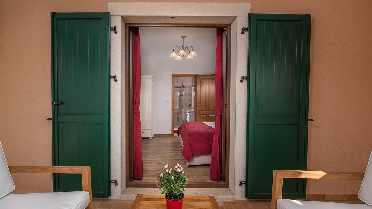 The perfect holiday always starts with the perfect holiday home. Villa Elize is a home of light radiating with easiness and placidity, designed for a serene and careless vacation. 
travelistria.com/istria-villas/… 
#holidayhome #fulloflight #Istria
