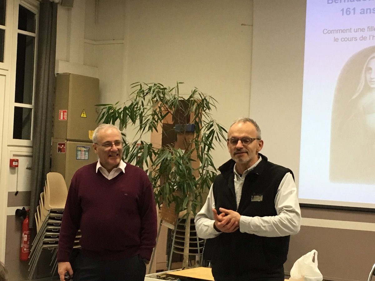 abcejpublishing's tweet photo. Présentation le 25 mars du livre « Bernadette de Lourdes: pèlerinage dans le cœur de Jésus » devant la paroisse de Sainte Pauline et les anciens de l’aumônerie des collèges du Pecq. Une soirée pleine d’émotion et de témoignage de ceux qui ont été touchés par Sainte Bernadette https://t.co/2LHtcdNvYG