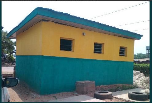 dmightyangel's tweet photo. #NaijaTwitterNASS
CAN WE TRACE ANY IMPACT TO OUR SENATORS?

Olufemi Lanlehin was the Oyo South Senator 2011-2015......I saw his Shalanga Constituency project when I went to my Mechanic to fix my car. I keep calling it Lanlehin Airport.....No water for the Shalanga🤣🤣#NASScomedy https://t.co/ubVD94LLcc