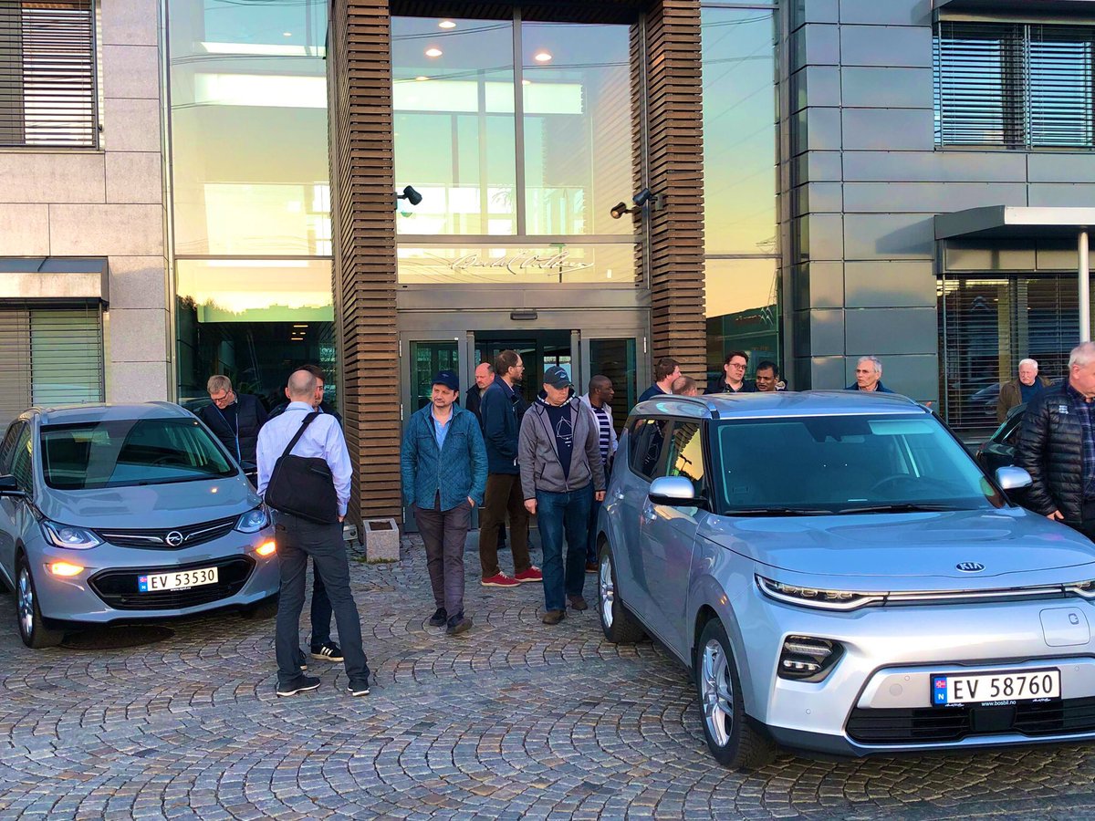 Årsmøte for @Elbilforeningen Oslo og Akershus hos #Bertelosteen med prøvekjøring av #KiaeNiro #KiaeSoul #OpelAmpera og #MercedesBenzeVito.